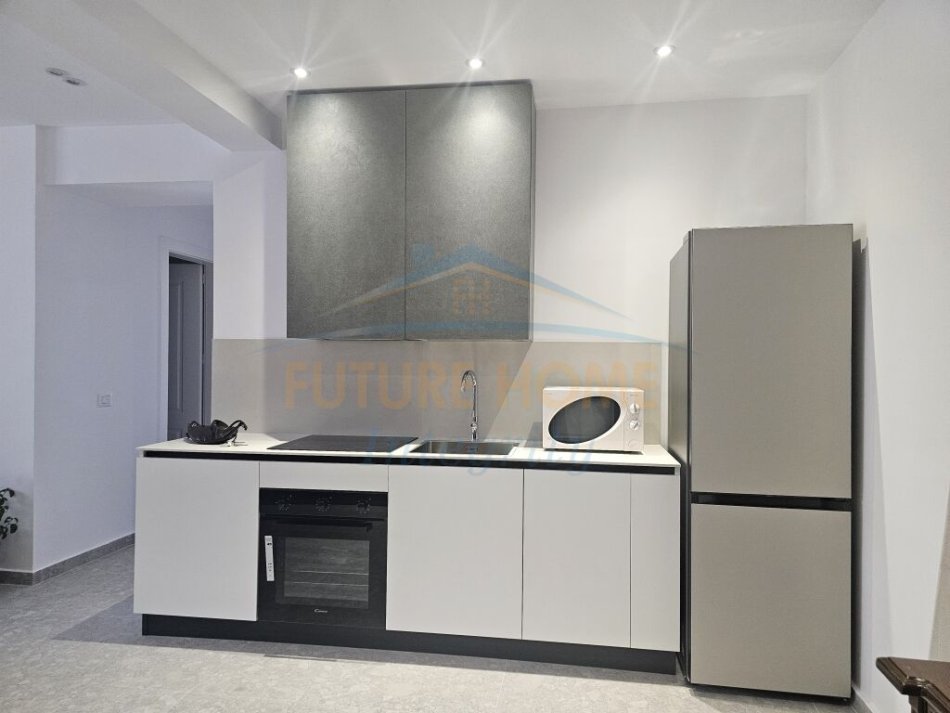 Tirane, jepet me qera apartament 2+1 Kati 3, 85 m² 1.200 € (Bllok)