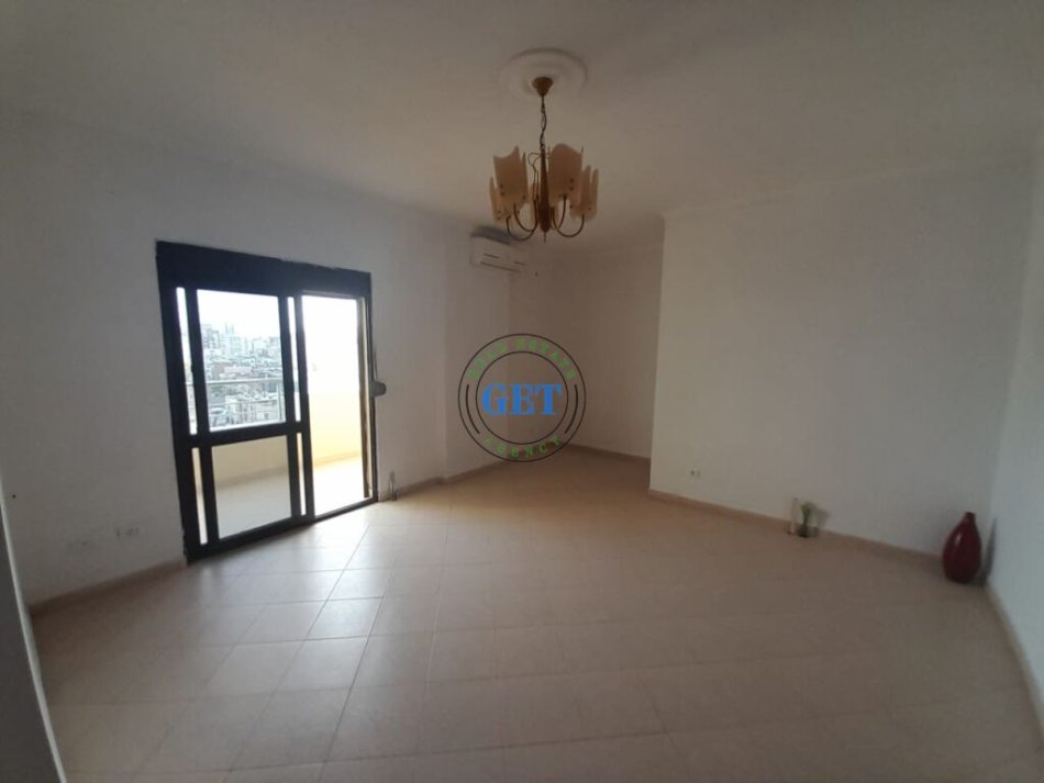 Durres, shitet apartament 2+1+Ballkon Kati 9, 105 m² 90,000 € (Ish Rajoni i Policise)