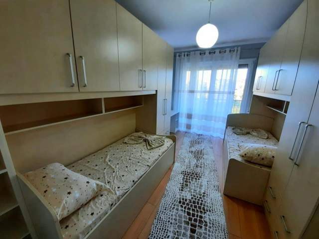 Tirane, jepet me qera apartament 2+1+BLK Kati 3, 110 m² 700 Euro (Rruga Shyqyri Brari)