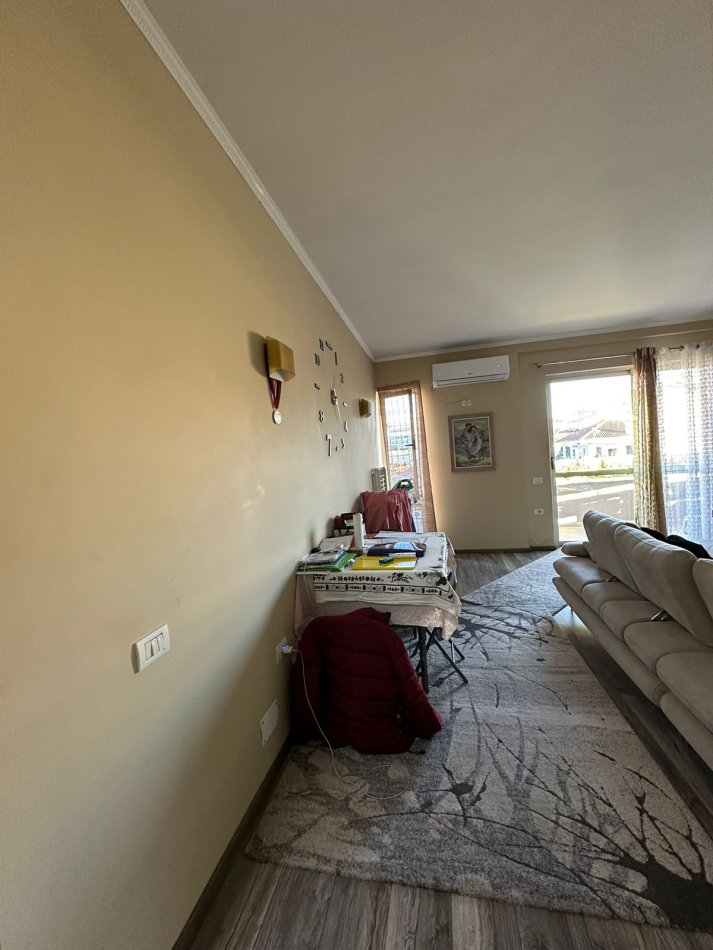 Tirane, jepet me qera apartament 1+1 (i mobiluar)   Kati 2, 74 m² 450 € (Selite)