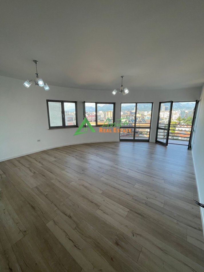 Tirane, shitet apartament 1+1+Ballkon Kati 8, 76 m² 150.000 € (Zogu i Zi)