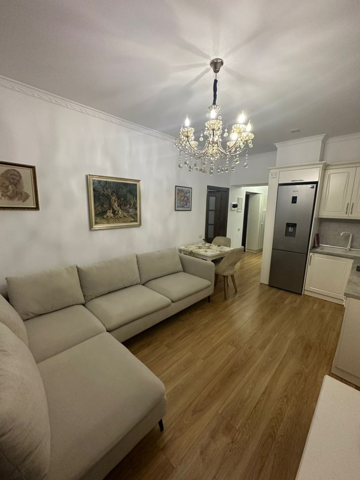 Tirane, jepet me qera apartament 2+1+Ballkon Kati 2, 75 m² 650 € (Shallvaret te Fushat e Tenisit)