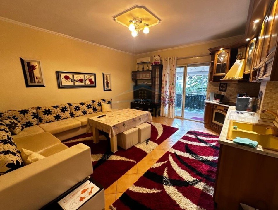 Tirane, shitet apartament 2+1 Kati 2, 86 m² 93.000 € (Fresk)