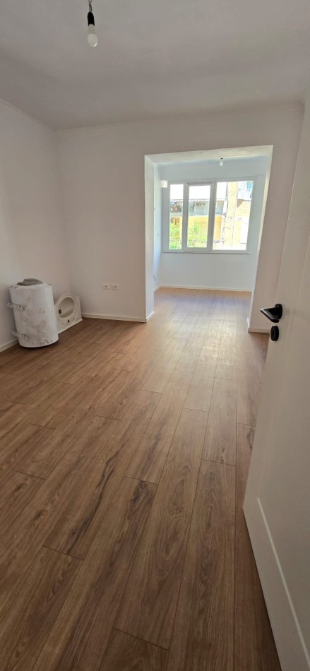 Tirane, shitet apartament 1+1 Kati 1, 49 m² 125.000 € (21 dhjetori, Mozaiku Tiranes)