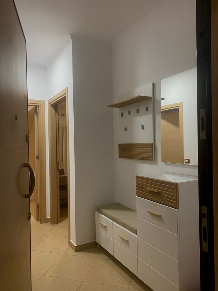 Tirane, jepet me qera apartament 1+1+Aneks+Ballkon Kati 2, 64 m² 500 € (yzberisht , kompleksi demneri)