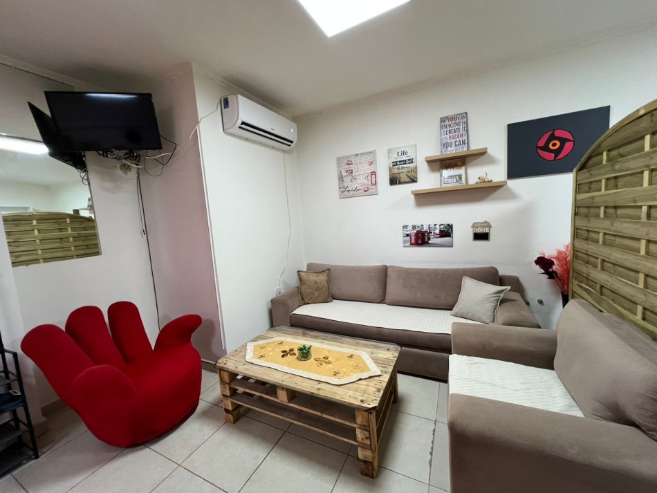 Tirane, jepet me qera apartament 1+1 Kati 1, 70 m² 350 € (Fresk)