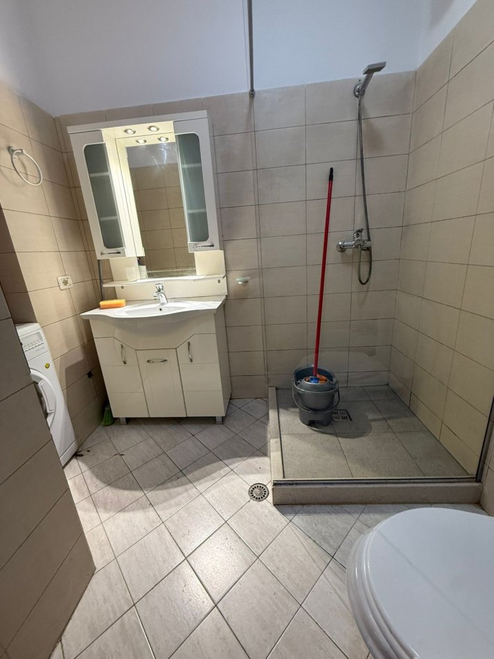 Tirane, jap me qera apartament 1+1+Ballkon Kati 2, 70 m² 530 € 