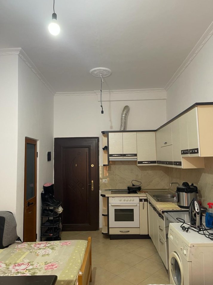 Tirane, jepet me qera apartament 1+1 Kati 5, 35 m² 300 € (5 Maj)