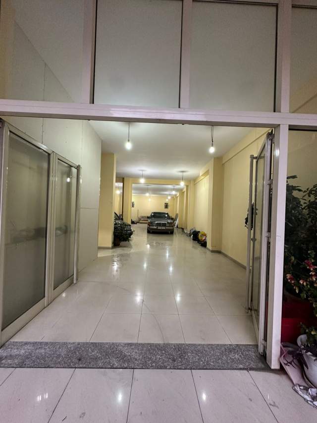 Tirane, jepet me qera magazine Kati 0, 380 m² 1.600 Euro (Ish Restorant Durresi)