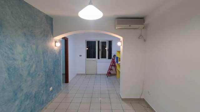 Tirane, jepet me qera ambjent biznesi Kati 1, 50 m² 35.000 Leke (Sulejman Delvina)