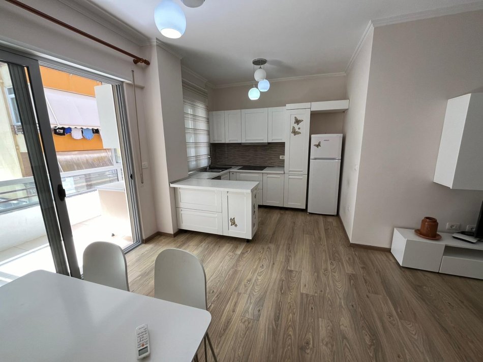 Tirane, shes apartament 2+1+Aneks+Ballkon Kati 3, 120 m² 187.000 € (Liqeni Thate)