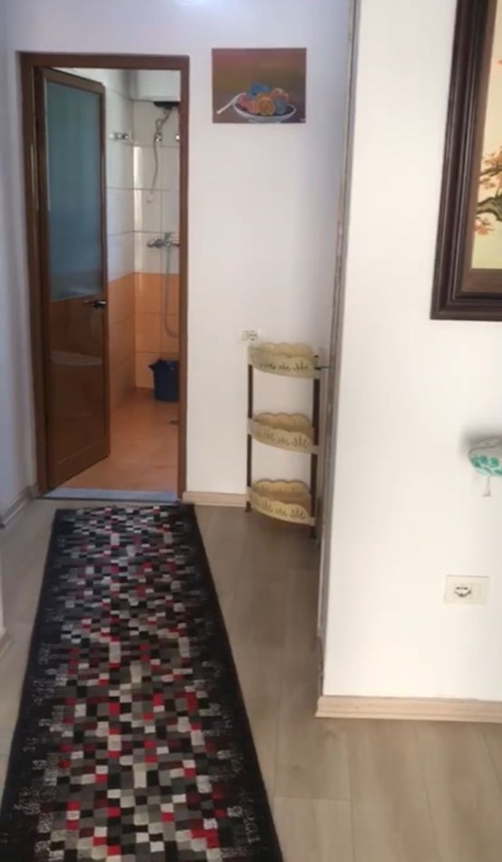 Tirane, jepet me qera apartament 2+1+Ballkon Kati 1, 110 m² 500 € (Rruga e kavajes prane Globe)