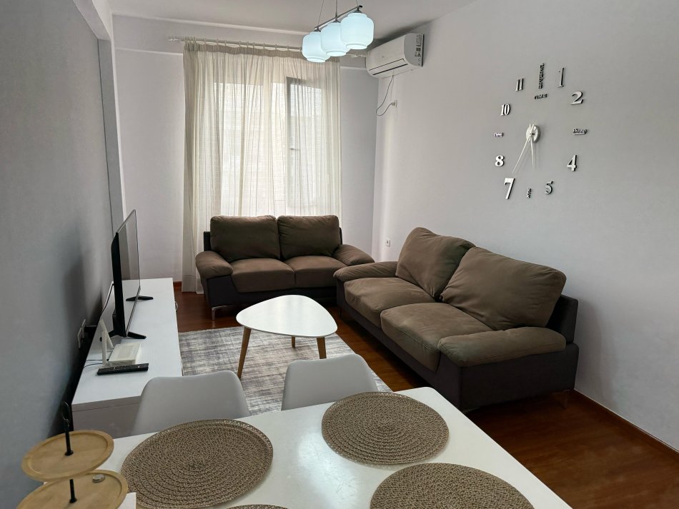 Tirane, jepet me qera apartament 2+1 Kati 8, 86 m² 600 € (rruga ndre mjeda)