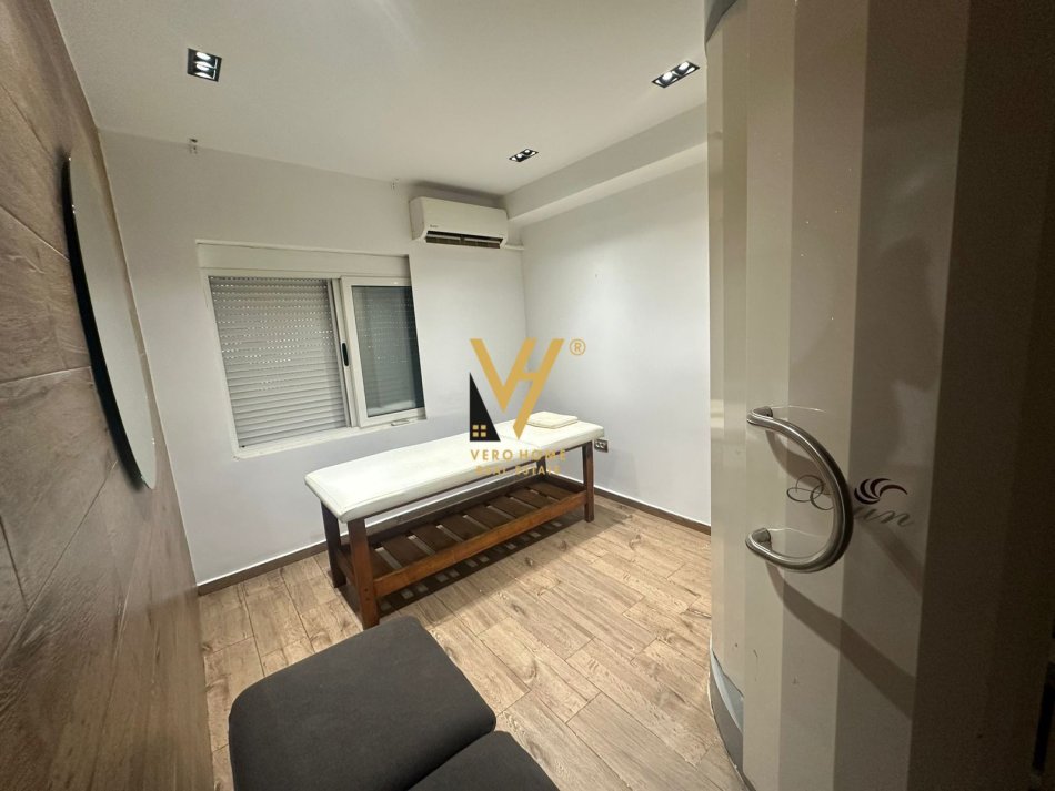 Tirane, jepet me qera zyre Kati 1, 100 m² 1.500 € (SHESHI WILLSON)