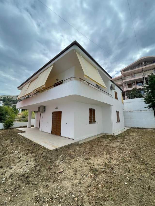 Shitet Vile 2 kateshe , siperfaqe 140 m²(secili kat)  300.000 Euro (Sarande)