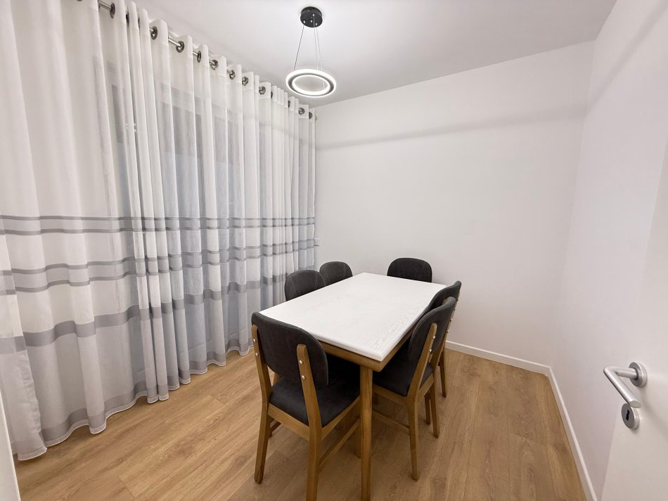 Tirane, jepet me qera apartament 2+1 Kati 5, 90 m² 650 € (rruga xhanfize keko)