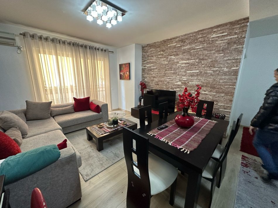 Tirane, jepet me qera 2+1 Kati 3, 98 m² 500 € (Astir Bulevardi Migjeni)