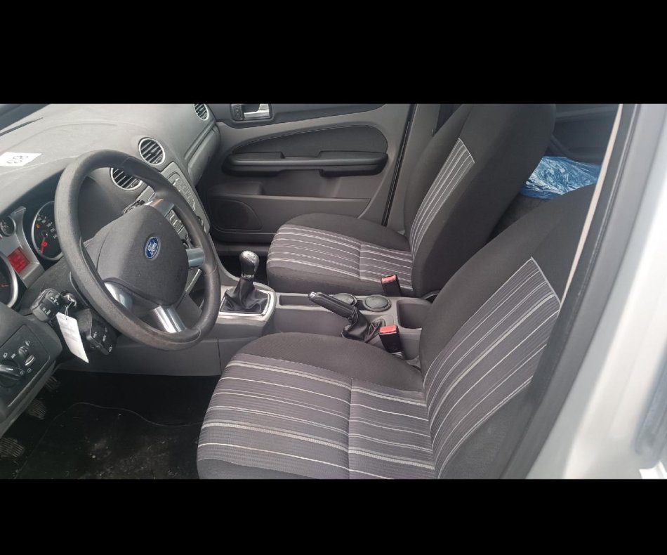 Tirane, shes makine Ford Nafte, gri metalizato manuale Kondicioner 240.000 km 3700€