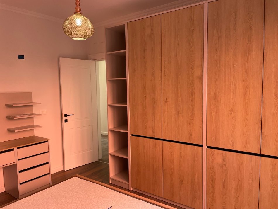 Tirane, jepet me qera apartament 1+1+Ballkon Kati 2, 70 m² 600 € (Kurora e botanikut)