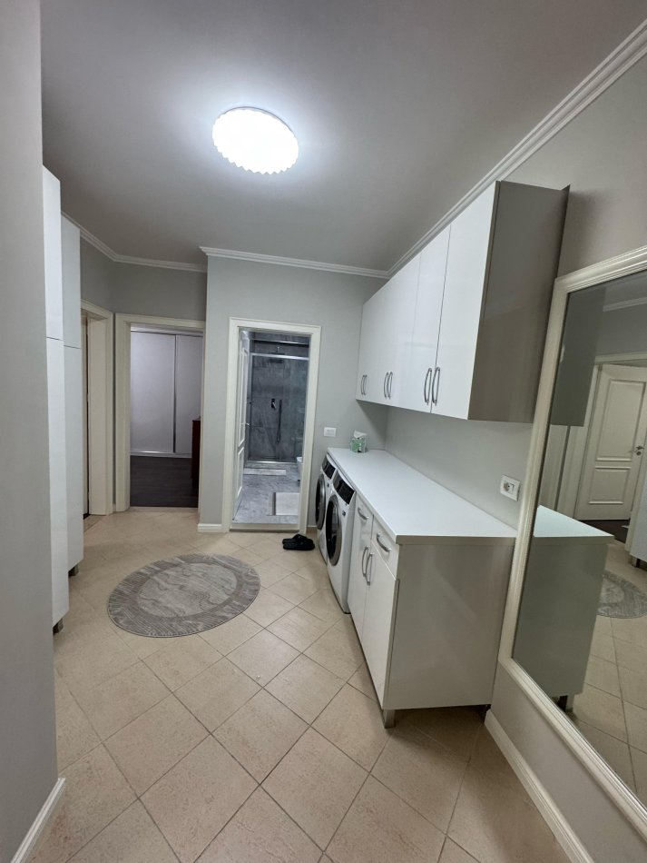 Tirane, jepet me qera apartament 2+1 , 1.000 m² 1.000 € (selvia)