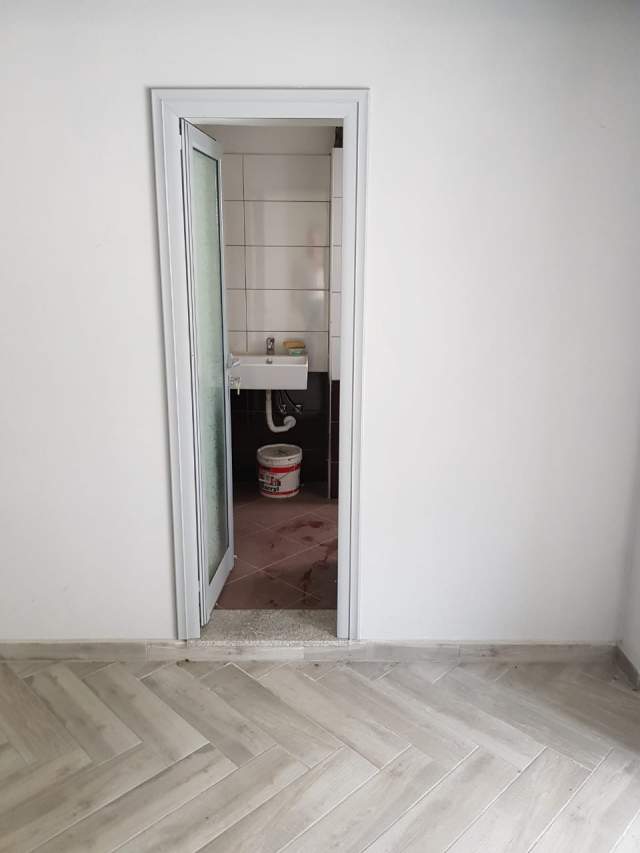 Elbasan, shes dyqan 53 m² 60,000 € / Total.