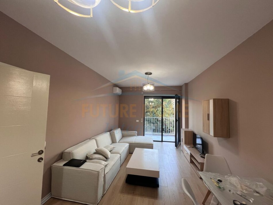 Tirane, jepet me qera apartament 1+1 Kati 2, 68 m² 600 € (Sadik Petrela)