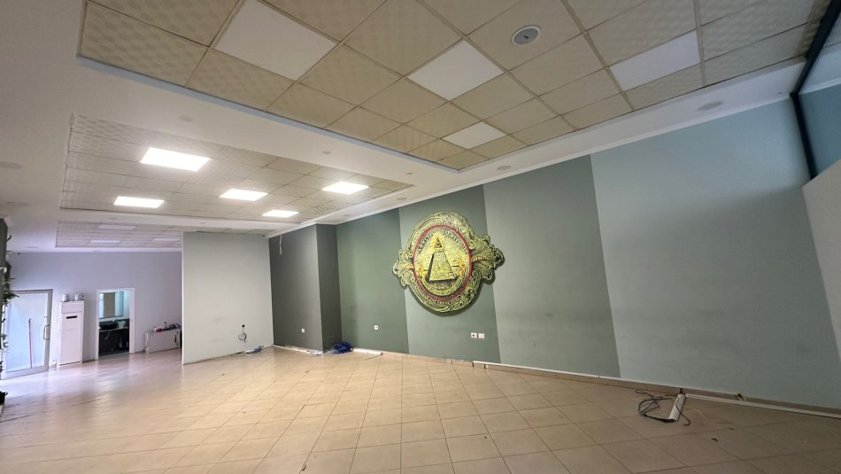 Tirane, jepet me qera ambjent biznesi , Kati 0, 120 m² 1,000 € (Bulevardi Zogu i Pare)