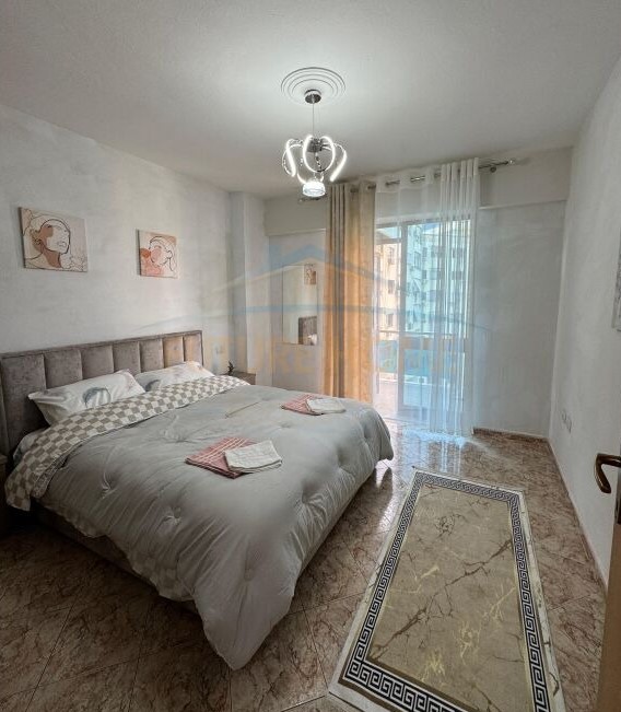 Tirane, jepet me qera apartament 2+1 Kati 9, 105 m² 750 € (STACIONI I TRENIT ,USLUGA)