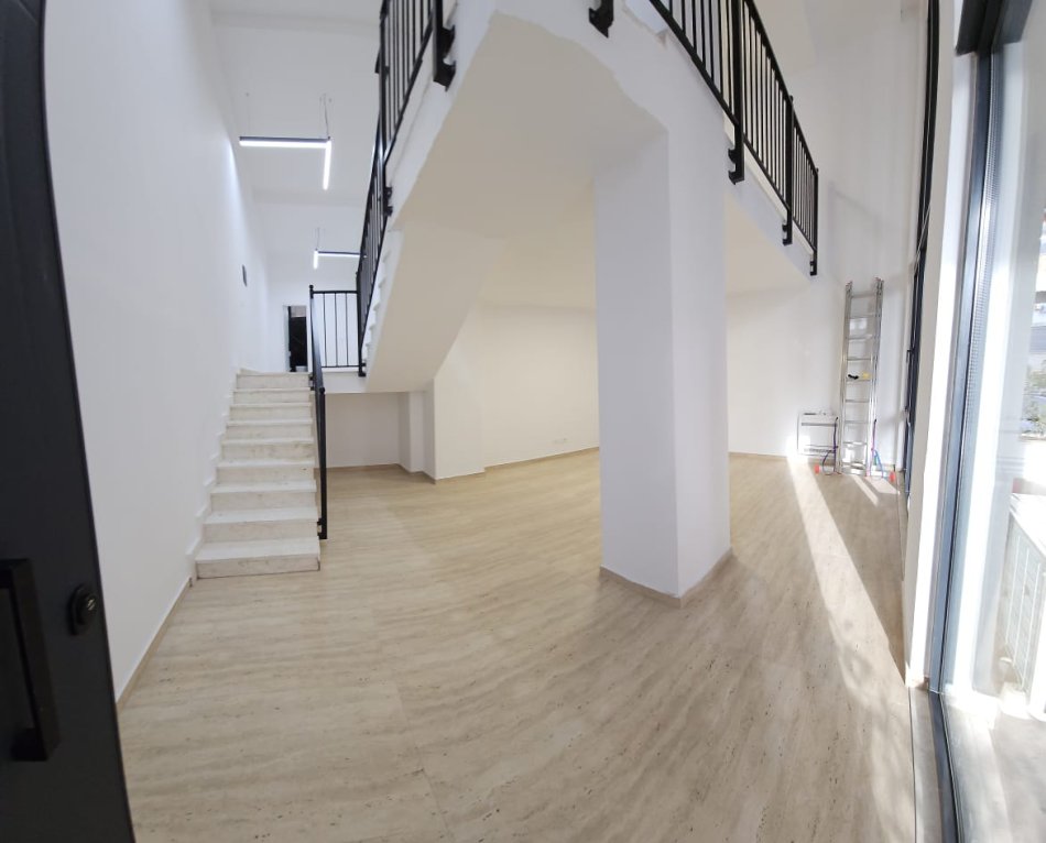 Tirane, jepet me qera ambjent biznesi Kati 0, 90 m² 1.000 € (Tefta Tashko Koco)