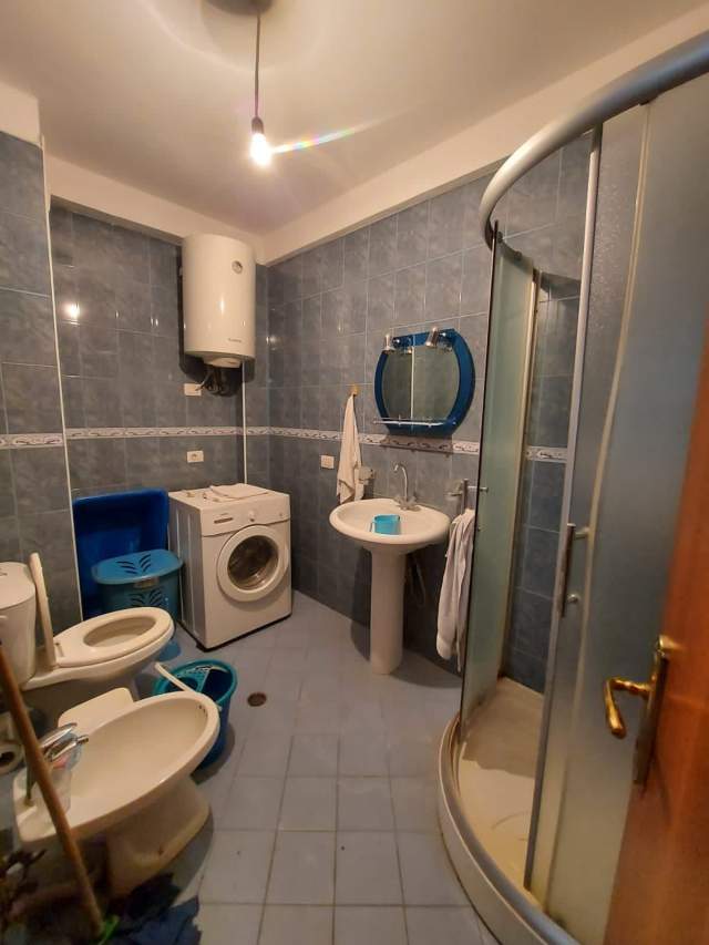 Tirane, shitet apartament Kati 3, 101 m² 83.000 Euro (Bulevardi Migjeni)