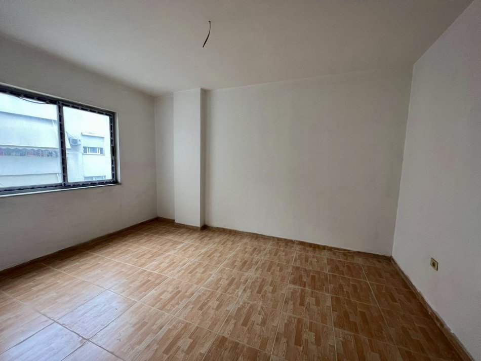 Tirane, shitet apartament 2+1+Aneks+Ballkon Kati 2, 133 m² 193.000 € (Kodra e Diellit afer Eleonores)