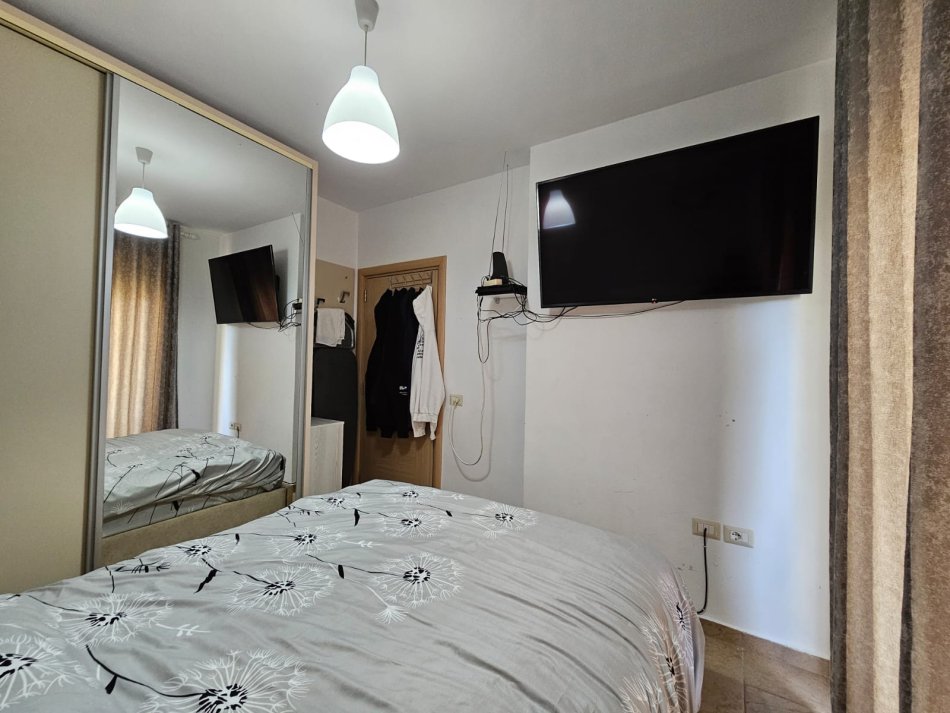 Tirane, jepet me qera apartament 1+1+Ballkon , 350 € 