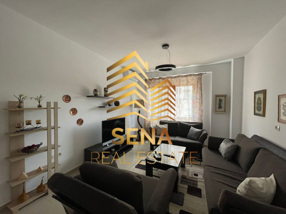 Tirane, jepet me qera apartament 2+1 Kati 4, 100 m² 600 € (Ish Ekspozita)