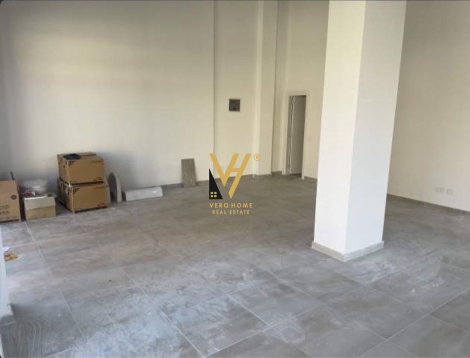 Tirane, jepet me qera dyqan Kati 0, 65 m² 500 € (RRUGA E DIBRES)