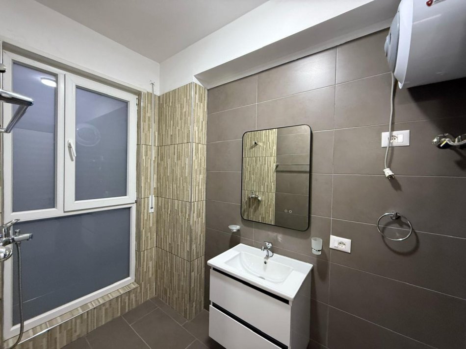 Tirane, jepet me qera apartament 2+1 Kati 3, 80 m² 700 € (don bosko)