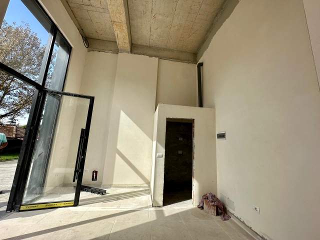 Tirane, jap me qera ambjent biznesi Kati 0, 22 m² 400 Euro (Tefta Tashko koco)