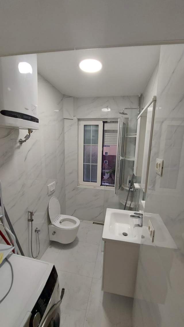 Tirane, jepet me qera apartament 1+1 Kati 3, 53 m² 45.000 Leke (Rruga Bardhyl,Prane Farmacise10)