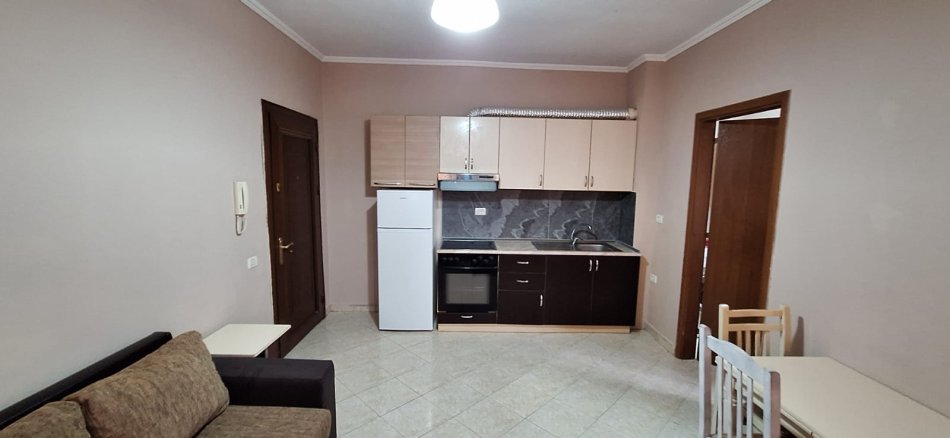 Tirane, jepet me qera apartament 1+1 Kati 4, 46 m² 270 € (Fresk)