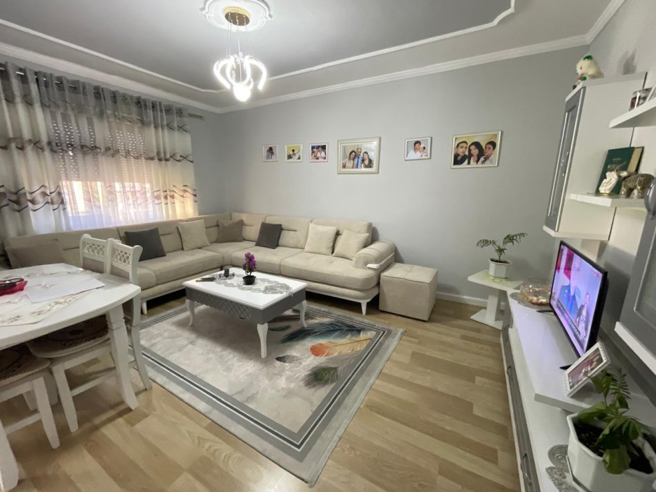 Tirane, shitet apartament 2+1 Kati 5, 71 m² 107.000 € (Porcelan)