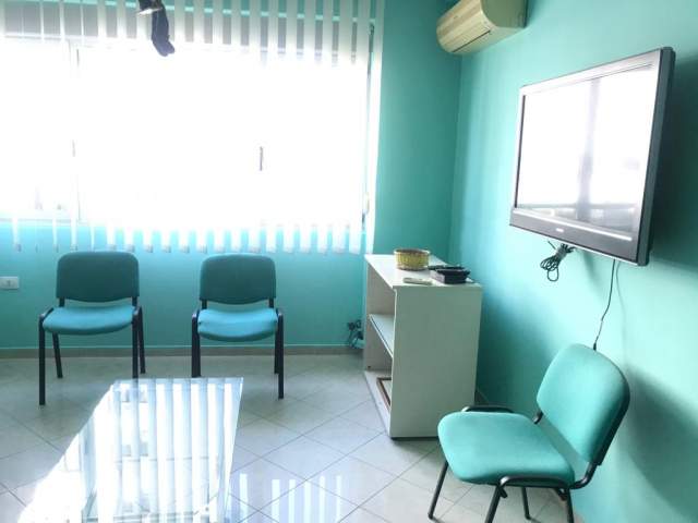 Tirane, jepet me qera ambjent biznesi 72 m² 400 Euro