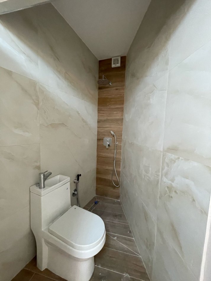 Tirane, shitet apartament 3+1+Ballkon Kati 1, 129 m² 210.000 € (Kopshti Botanik)