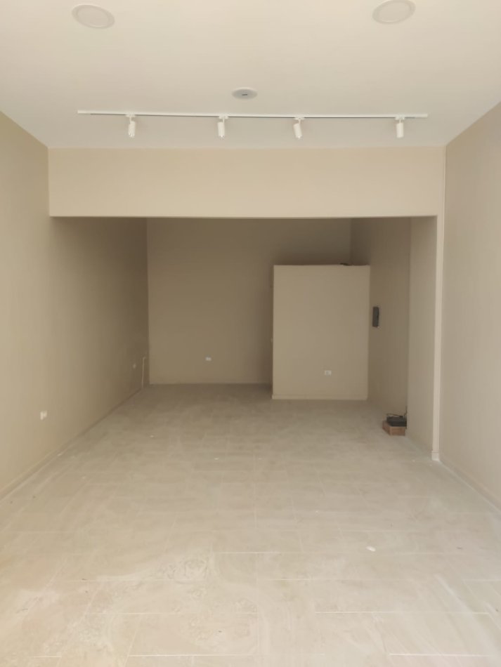 Durres, jepet me qera dyqan Kati 0, 55 m² 350 € (Rr. Sefer Efendiu)
