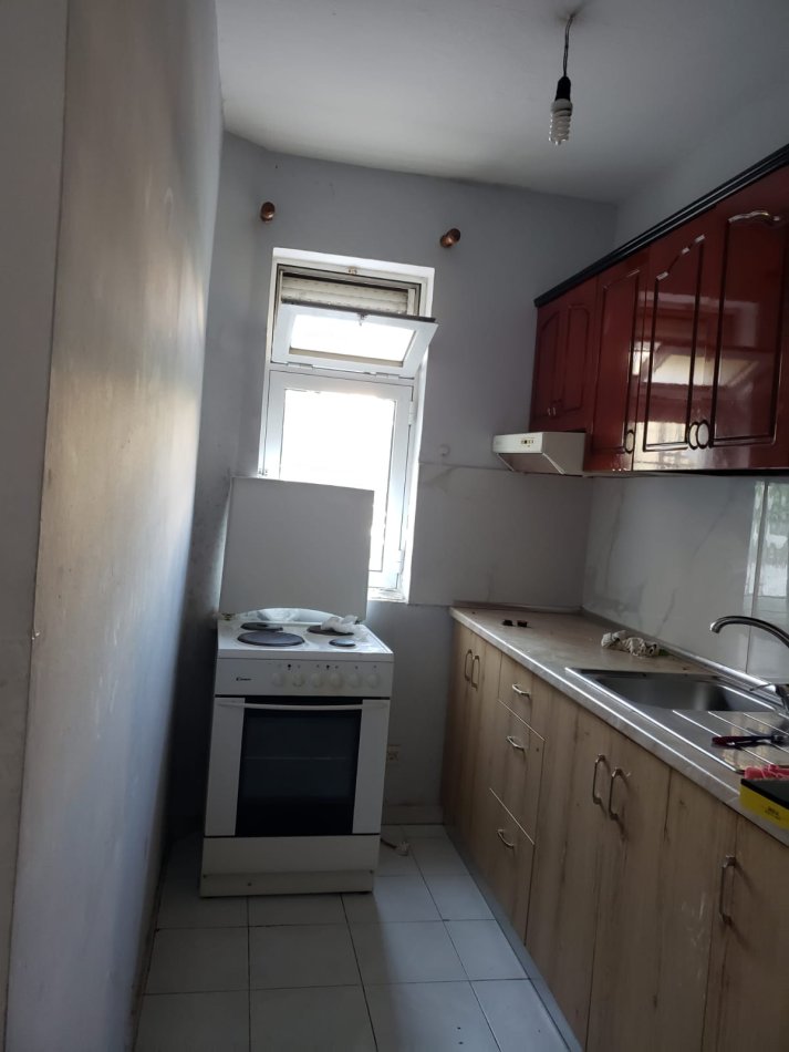 Tirane, jepet me qera 1+1+Aneks+Ballkon , 74 m² 35.000 € (Bulevardi Bajram Curri prane gjymnazit besnik Sykja)