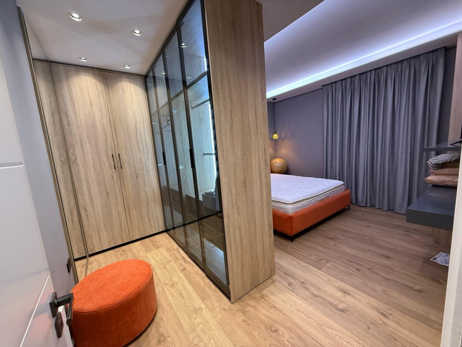 Tirane, jepet me qera 2+1 Kati 3, 100 m² 800 € (astir)