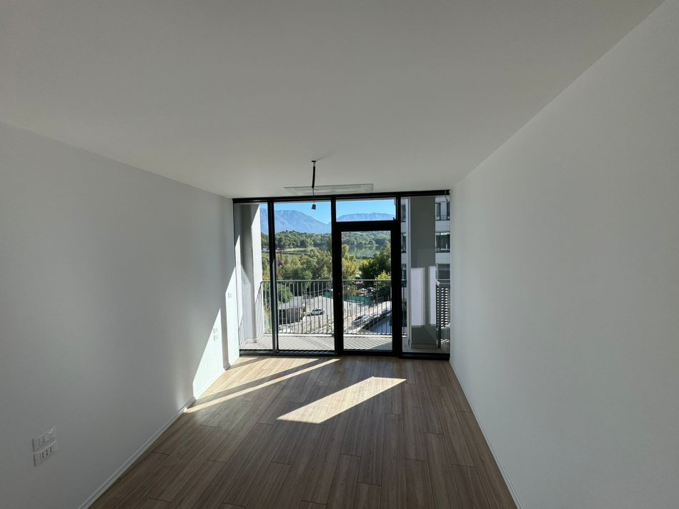 Tirane, jepet me qera apartament 3+1 Kati 3, 123 m² 1.400 € (liqeni i tiranes)