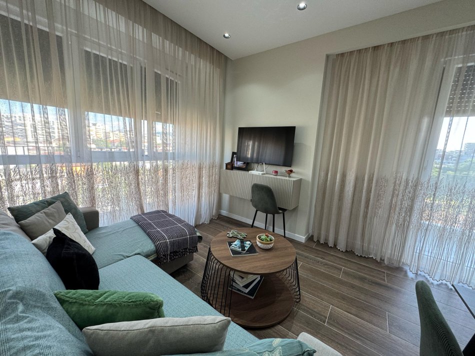 Tirane, jepet me qera apartament 2+1 Kati 3, 90 m² 500 € (ish fusha e aviacionit)