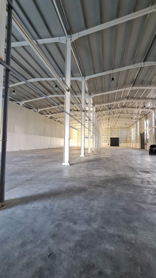 Tirane, ofert magazine Kati 0, 2.200 m² 9.900 Euro (perball OTP bank)