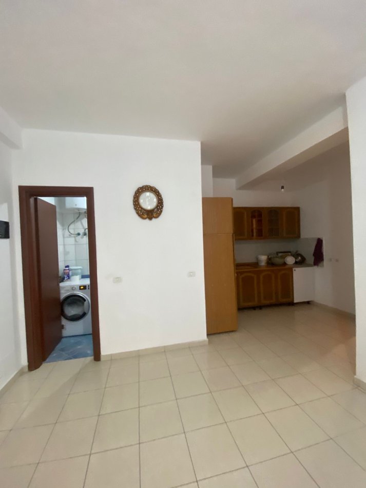 Tirane, jepet me qera apartament 3+1+Aneks+Ballkon Kati 2, 120 m² 350 € (Fresku te Spar 1)