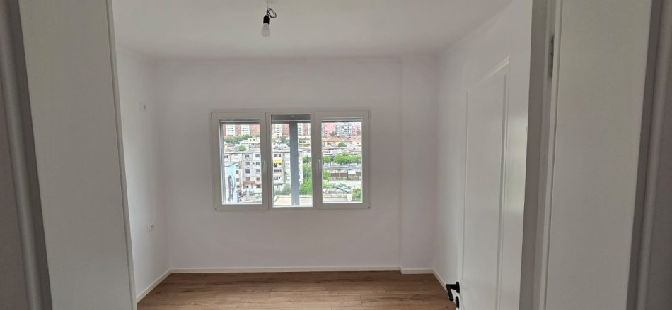 Tirane, shitet apartament 1+1 Kati 7, 53 m² 115.000 € (PERBALLE KOMPLEKSIT DELIJORGJ)