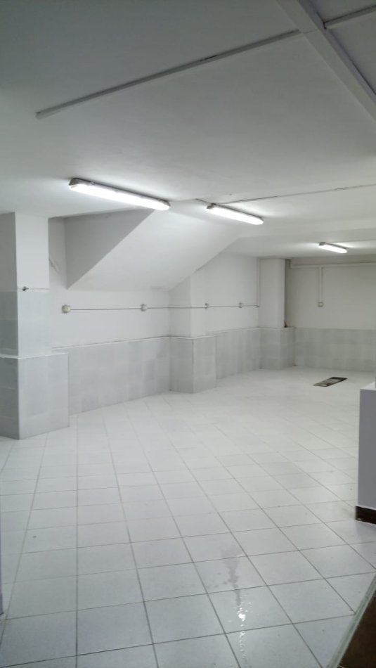 Tirane, jepet me qera ambjent biznesi Kati -1, 109 m² 350 € (Ish Nisharaku)